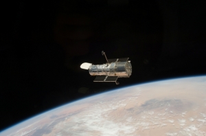 Hubble telescope orbiting Earth [credit: NASA]